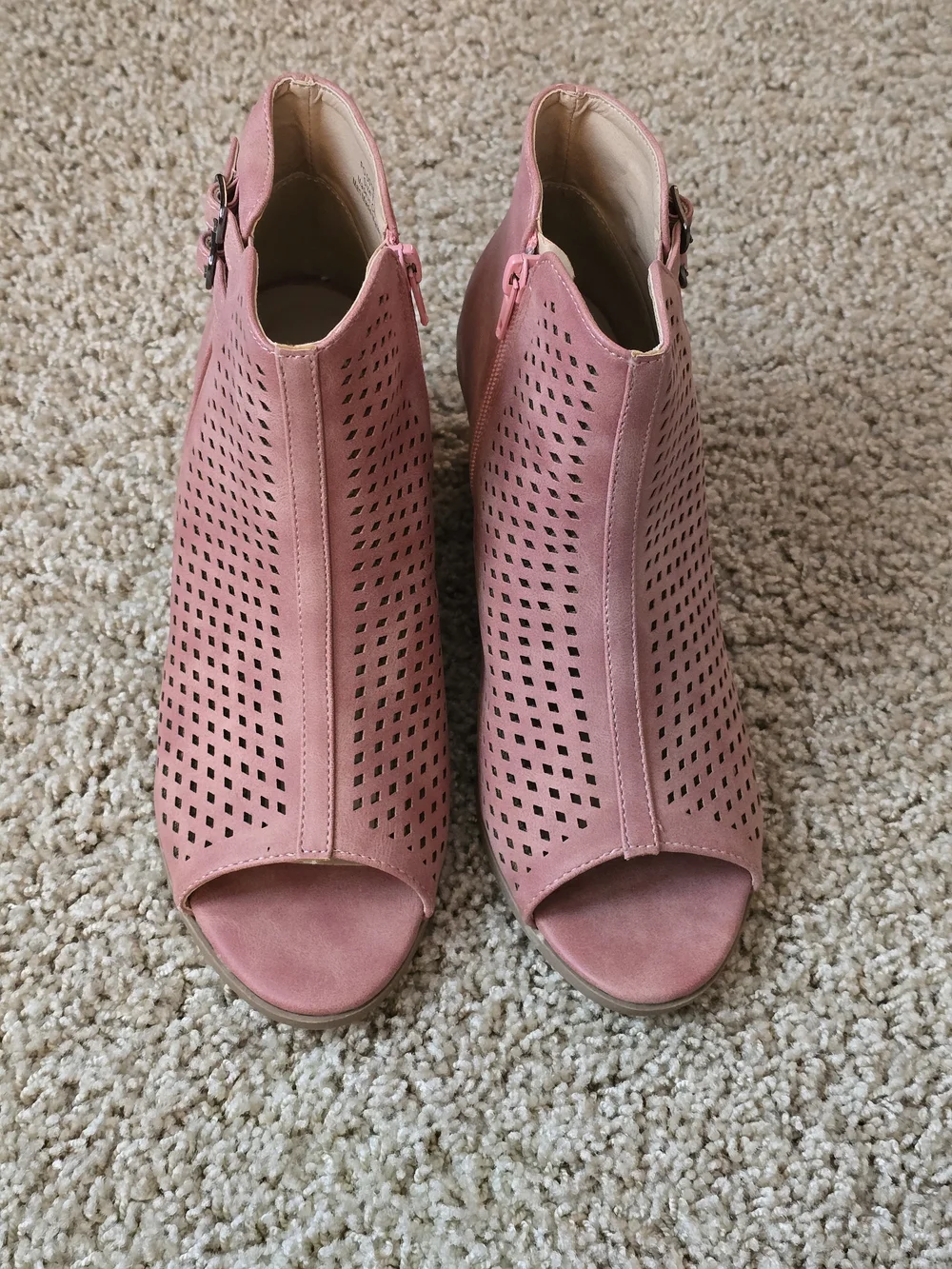 Women’s Journee Pink Perforated Open-Toe Ankle Booties size 7.5 NWOT